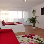 Relax-red Mit Pool Und Sauna Appartamento *