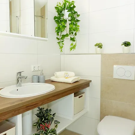 아파트 Relax-red Mit Pool Und Sauna *